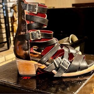 Freebird by Steven Distressed “Cozumel” Sandal Size 7 (Black Multi)